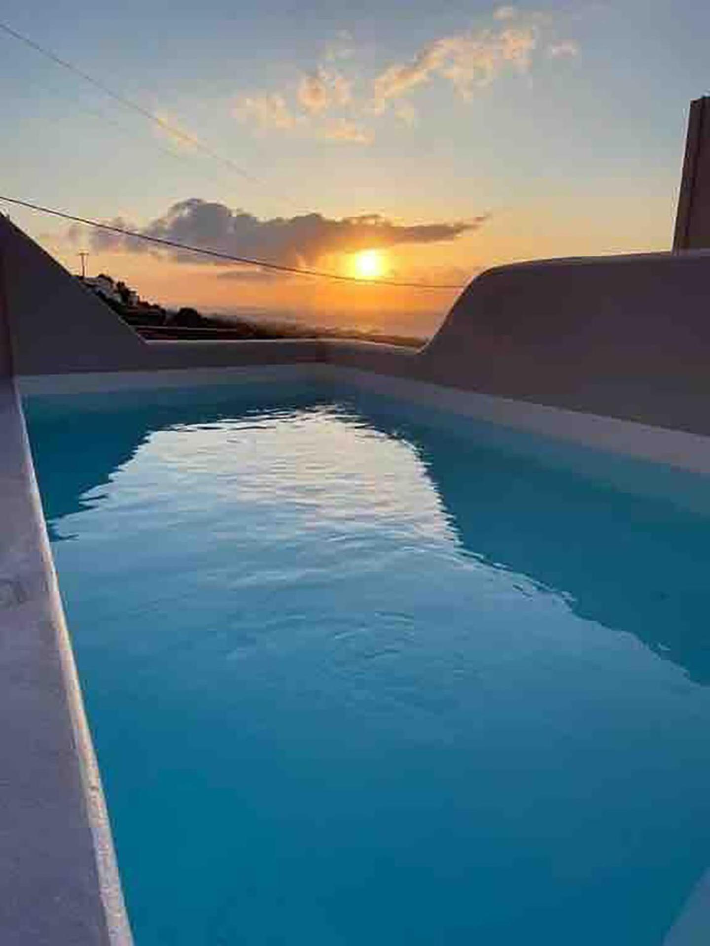 Pink Freud Villas Santorini Oia  Exterior foto